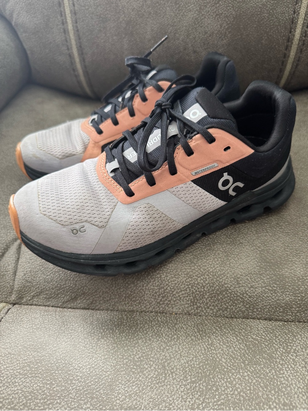 On Running Women's Sneakers in Gray, Salmon & Black